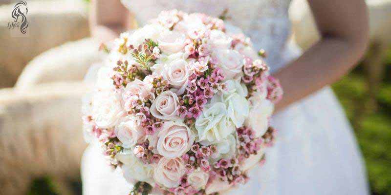 انتخاب دسته گل فرمالیته عروس متناسب با ویژگی‌های ظاهری عروس